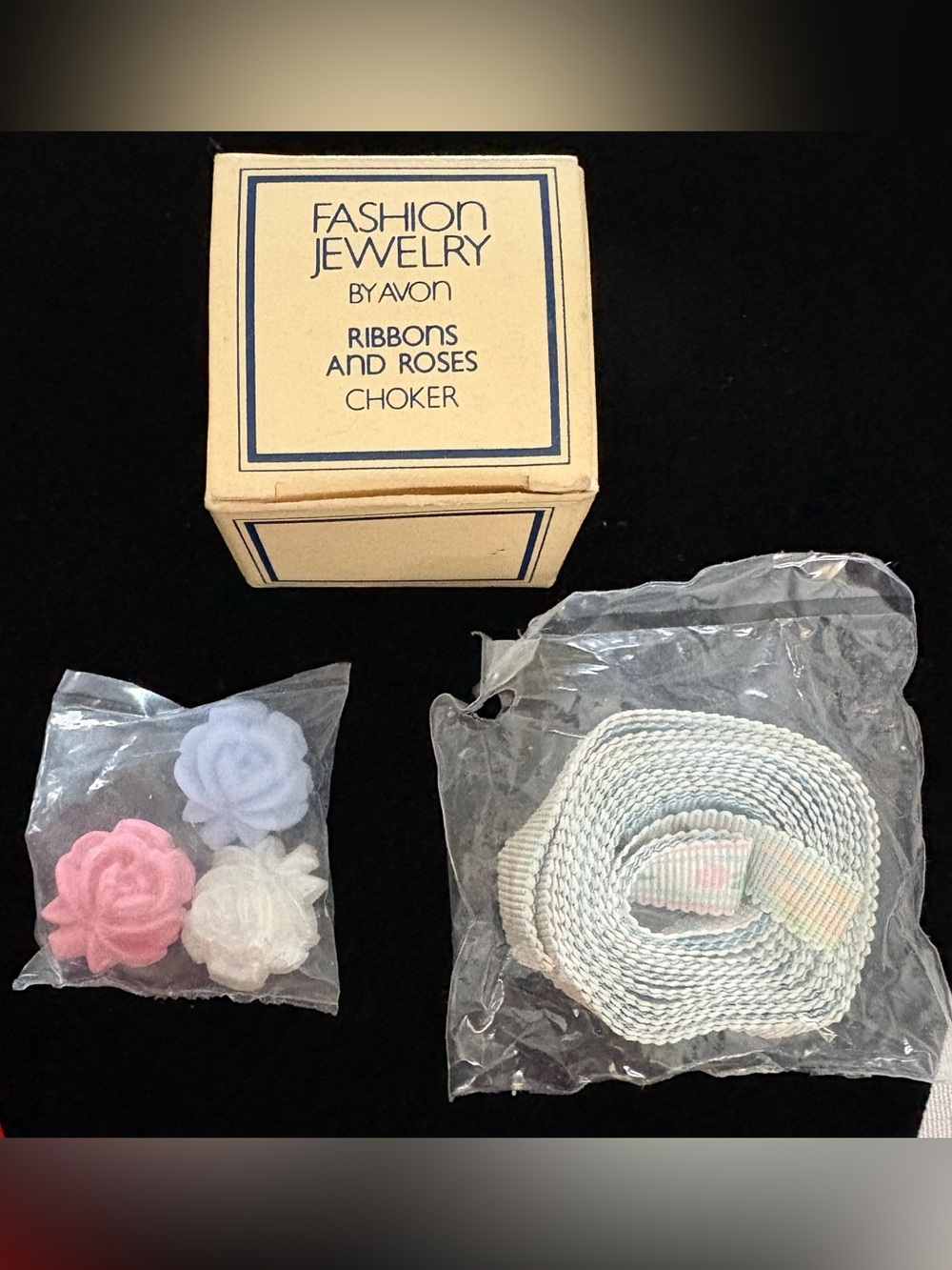 NOS Vintage 1982 Avon Ribbons & Roses Choker Necklace Original Box